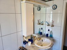 Bad Ansicht 2 FREISTEHENDES HAUS MIT EINLIEGERBEREICH UND SCH�NEM GARTEN IN MEERBUSCH-OSTERATH ZU VERKAUFEN...