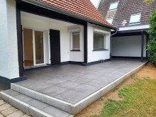 Terrasse Ansicht 1 KLEINES EINFAMILIENHAUS MIT GARAGE UND TOLLEM GARTEN IN NEUSS-REUSCHENBERG ZU VERMIETEN...