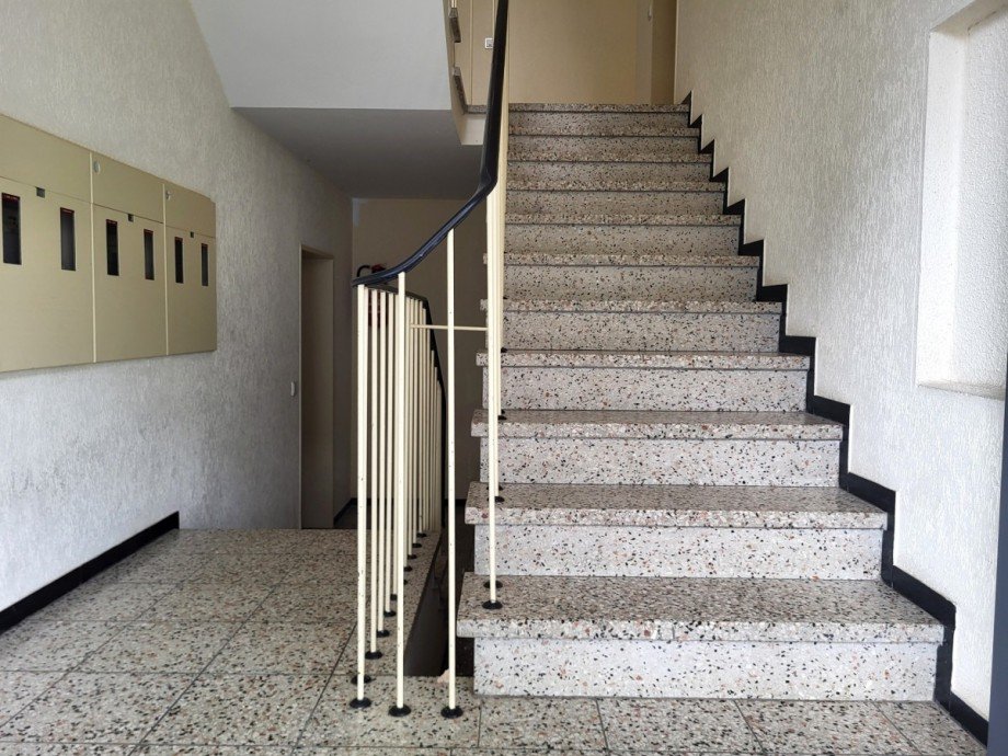 Treppenhaus Ansicht 1 Etagenwohnung Meerbusch/Str�mp
