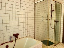 Bad Ansicht 2 FREISTEHENDER BUNGALOW MIT KELLER UND GROSSER GARAGE IN FELDRANDLAGE VON TITZ-AMELN ZU VERKAUFEN...