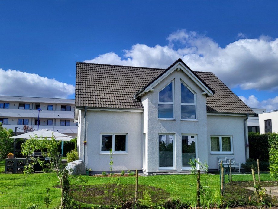R�ckansicht Einfamilienhaus Meerbusch/Str�mp