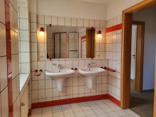DG Bad Ansicht 1 FREISTEHENDES 1-2 FAMILIENHAUS MIT DOPPELGARAGE IM KRANKENHAUSVIERTEL IN GREVENBROICH-STADTMITTE...