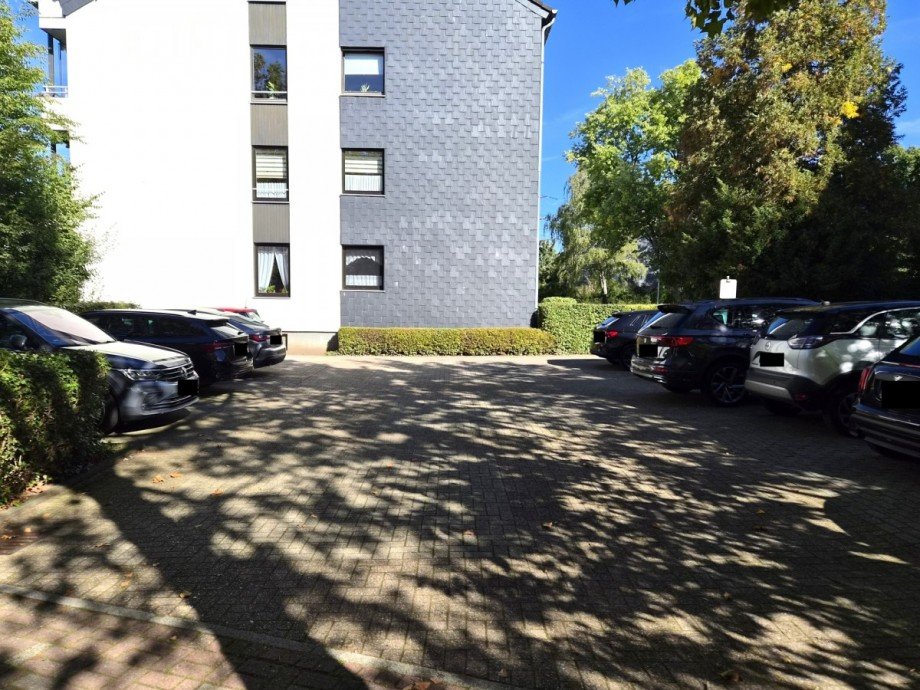 Parkpl�tze am Haus Etagenwohnung Hilden
