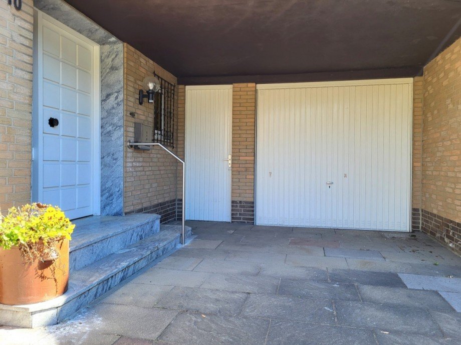 Zugang Garten- Garage Einfamilienhaus J�chen/Gierath
