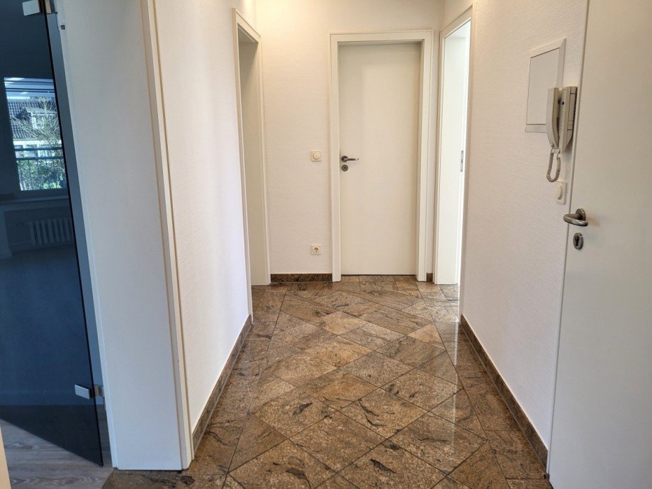 Flur Etagenwohnung Neuss/Bolssiedlung