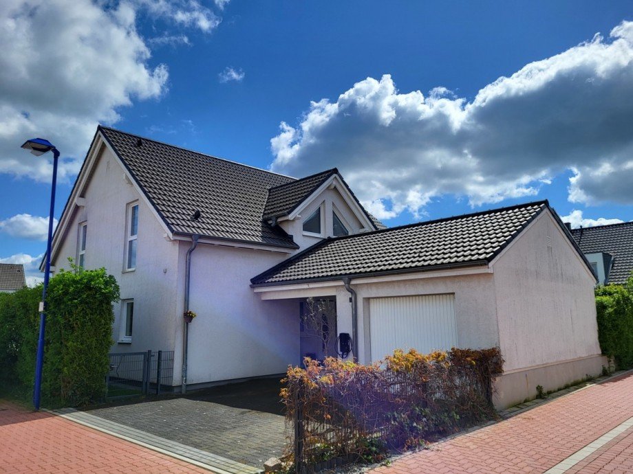 Vorderansicht Einfamilienhaus Meerbusch/Str�mp