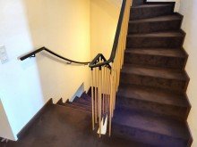 Treppe OG REIHENECKHAUS MIT KELLER, GARAGE UND KLEINEM GARTEN IN D�SSELDORF-HEERDT ZU VERKAUFEN...