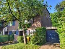 Hausansicht 1 REIHENECKHAUS MIT KELLER, GARAGE UND KLEINEM GARTEN IN D�SSELDORF-HEERDT ZU VERKAUFEN...