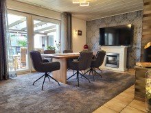 Wohnen Ansicht 1 FREISTEHENDES HAUS MIT EINLIEGERBEREICH UND SCH�NEM GARTEN IN MEERBUSCH-OSTERATH ZU VERKAUFEN...
