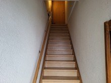 Treppe zur Wohnung VERMIETETES HAUS MIT IMBISS UND WOHNUNG IN ZENTRALER LAGE VON BEDBURG ZU VERKAUFEN...