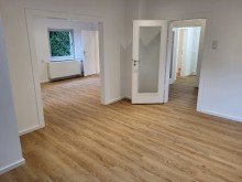 Wohnen Ansicht 2 KLEINES EINFAMILIENHAUS MIT GARAGE UND TOLLEM GARTEN IN NEUSS-REUSCHENBERG ZU VERMIETEN...