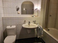 Bad Ansicht 1 HELLE 3-ZIMMER-WOHNUNG MIT BALKON, GARAGE UND PERFEKTER ANBINDUNG NACH D�SSELDORF ZU VERKAUFEN...