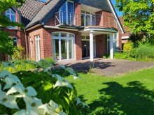 R�ckansicht 2 SOLIDES EINFAMILIENHAUS MIT S�DAUSRICHTUNG UND DOPPEL-GARAGE IN ALT-MEERERBUSCH ZU VERKAUFEN...