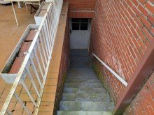 Kelleraussentreppe DOPPELHAUSH�LFTE MIT GARAGE UND KELLER IN ZENTRALER LAGE VON FRIMMERSDORF ZU VERKAUFEN...