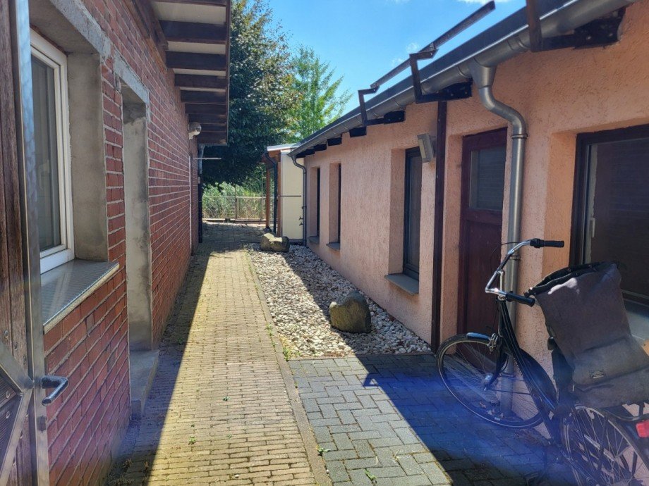 Zugang zum Garten Ansicht 1 Zweifamilienhaus Meerbusch/B�singhoven
