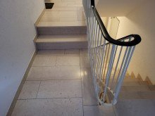 Treppe VERMIETETE ERDGESCHOSS-WOHNUNG MIT TERRASSE UND TG-PLATZ IN GREVENBROICH-CITY ZU VERKAUFEN...