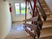Treppenhaus Ansicht 2 HELLE 3-ZIMMER-WOHNUNG MIT BALKON, GARAGE UND PERFEKTER ANBINDUNG NACH D�SSELDORF ZU VERKAUFEN...