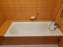 Bad Ansicht 2 BEREITS FREI: 2-ZIMMER-WOHNUNG MIT WEITBLICK UND TIEFGARAGENPLATZ IN KAARST-NORD ZU VERKAUFEN...