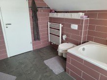 Bad Ansicht 4 SELTENHEIT: EINFAMILIENHAUS MIT W�RMEPUMPE UND PV-ANLAGE IN MEERBUSCH-STR�MP ZU VERKAUFEN...