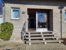 Eingang GROSSZ�GIGES EINFAMILIENHAUS MIT KELLER UND GARAGE IM HERZEN VON GV-FRIMMERSDORF ZU VERKAUFEN...