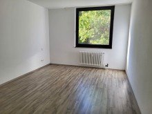 Schlafzimmer BEREITS FREI: HELLE 2-ZIMMER-WOHNUNG MIT GROSSER LOGGIA UND TG-PLATZ IN NEUSS ZU VERMIETEN...