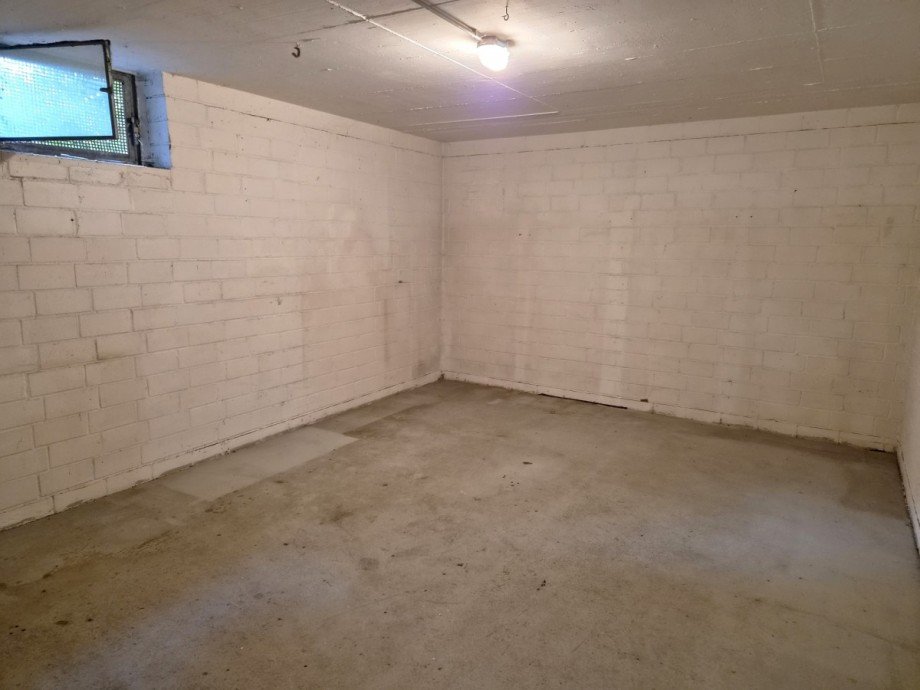 Grosser Keller Dachgeschosswohnung Meerbusch/B�derich