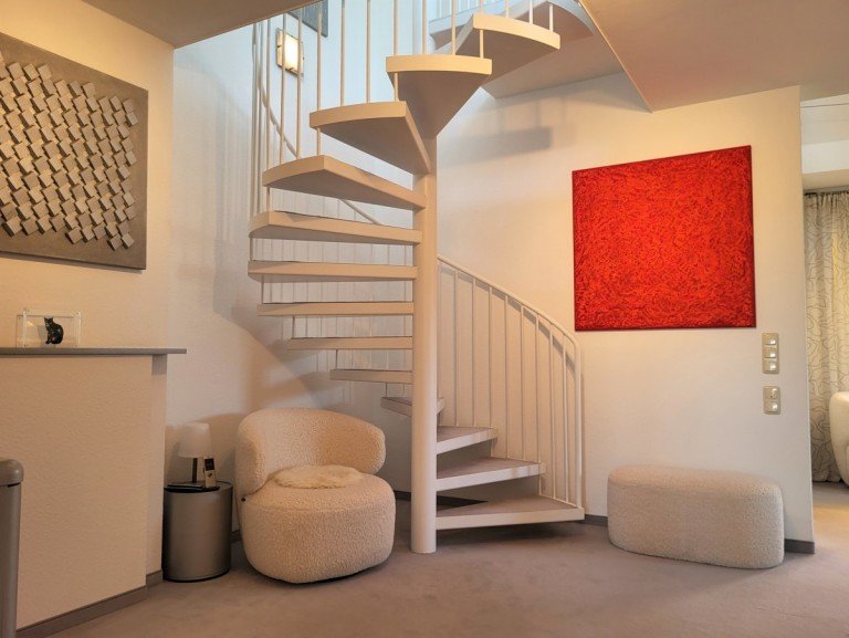 Treppe zur Galerie Meerbusch/B�derich Dachgeschosswohnung MODERNE GALERIE-WOHNUNG MIT AUSBLICK UND TG-STELLPLATZ IM HERZEN VON B�DERICH ZU VERKAUFEN...