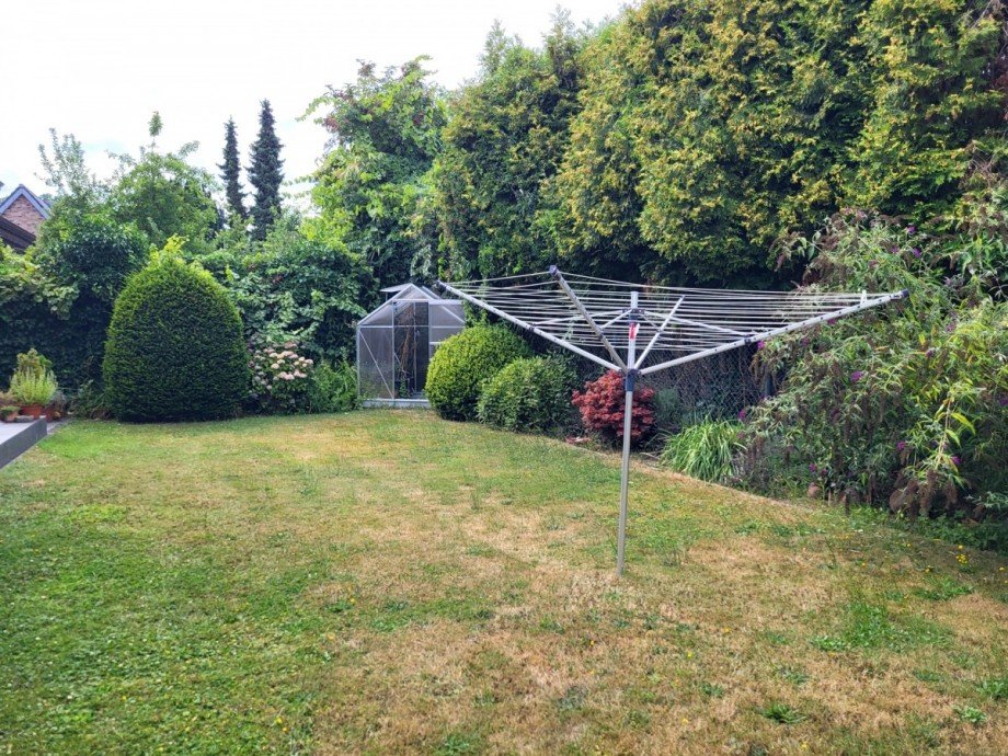 Garten links Zweifamilienhaus Grevenbroich