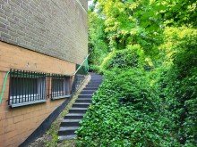 Treppe zur Terrasse REIHENECKHAUS MIT KELLER, GARAGE UND KLEINEM GARTEN IN D�SSELDORF-HEERDT ZU VERKAUFEN...
