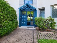 Hauseingang BEREITS FREI: HELLE 2-ZIMMER-WOHNUNG MIT SONNENBALKON UND EINBAUK�CHE IN LUDENBERG ZU VERKAUFEN...