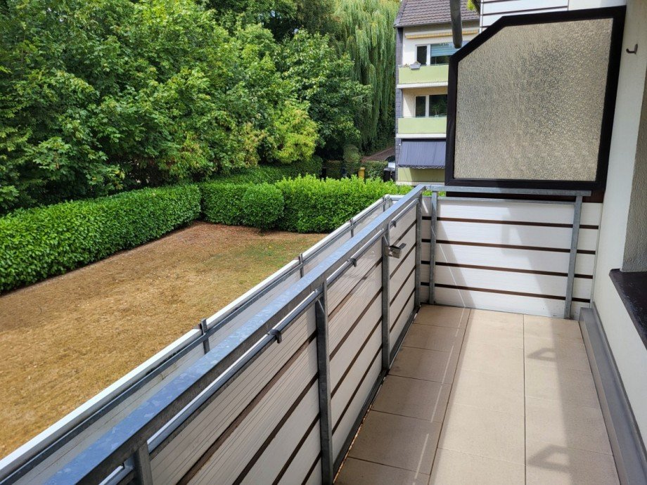 Balkon rechts Etagenwohnung Meerbusch/Str�mp