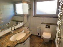 Duschbad Ansicht 1 WOHNUNG MIT WINTERGARTEN UND EINBAUK�CHE IN DER NEUSSER-BOLSSIEDLUNG ZU VERMIETEN...