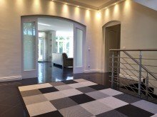 Entr�e Ansicht 1 SOLIDES EINFAMILIENHAUS MIT S�DAUSRICHTUNG UND DOPPEL-GARAGE IN ALT-MEERERBUSCH ZU VERKAUFEN...