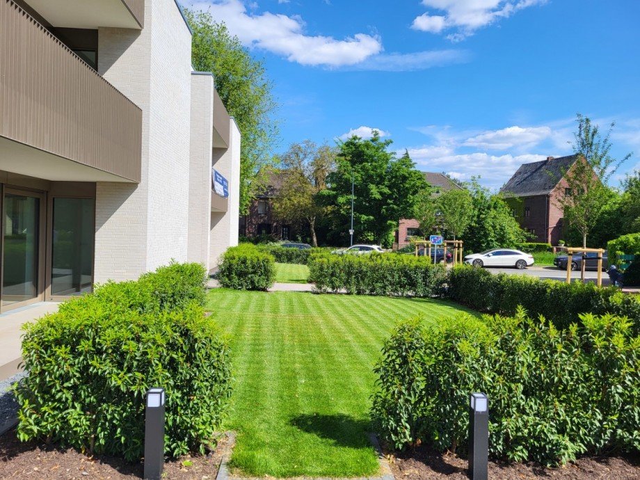 Gr�nfl�che vor dem Haus Erdgeschosswohnung Meerbusch/B�derich