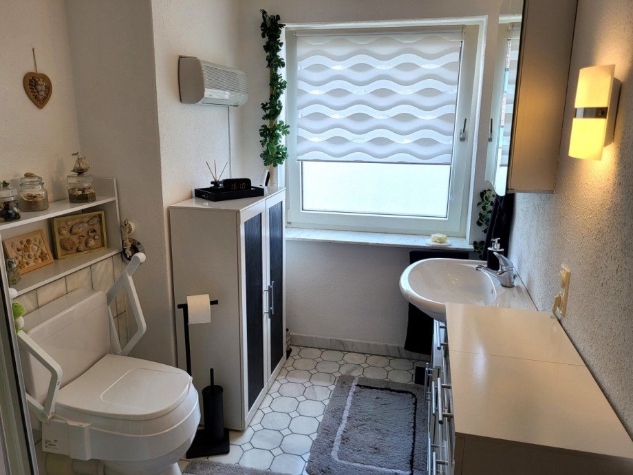 Bad Ansicht 1 Dachgeschosswohnung Grevenbroich