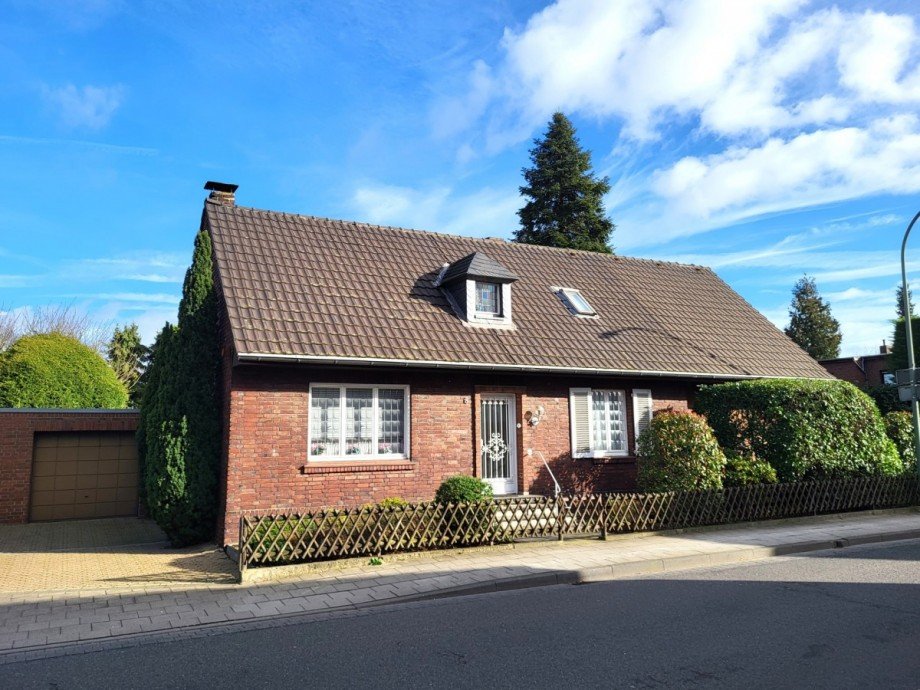 Hausansicht Einfamilienhaus Meerbusch/Lank-Latum