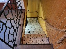 Treppe zum Keller FREISTEHENDER BUNGALOW MIT KELLER UND 2 GARAGEN IN GREVENBROICH-FRIMMERSDORF ZU VERKAUFEN...