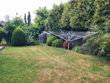 Garten links SOLIDE GELDANLAGE: 2-FAMILIENHAUS MIT GARAGE UND GARTEN IN GREVENBROICH ZU VERKAUFEN...