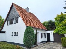 Hausansicht KLEINES EINFAMILIENHAUS MIT GARAGE UND TOLLEM GARTEN IN NEUSS-REUSCHENBERG ZU VERMIETEN...