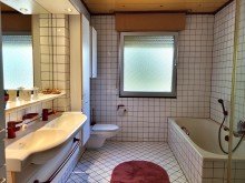 Bad Ansicht 1 FREISTEHENDER BUNGALOW MIT KELLER UND GROSSER GARAGE IN FELDRANDLAGE VON TITZ-AMELN ZU VERKAUFEN...