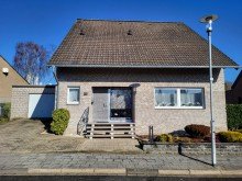 Hausansicht 2 GROSSZ�GIGES EINFAMILIENHAUS MIT KELLER UND GARAGE IM HERZEN VON GV-FRIMMERSDORF ZU VERKAUFEN...
