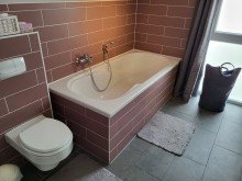 Bad Ansicht 2 SELTENHEIT: EINFAMILIENHAUS MIT W�RMEPUMPE UND PV-ANLAGE IN MEERBUSCH-STR�MP ZU VERKAUFEN...