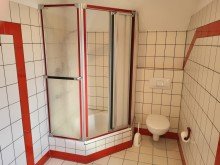 DG Bad Ansicht 3 FREISTEHENDES 1-2 FAMILIENHAUS MIT DOPPELGARAGE IM KRANKENHAUSVIERTEL IN GREVENBROICH-STADTMITTE...