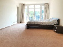 Masterbedroom SOLIDES EINFAMILIENHAUS MIT S�DAUSRICHTUNG UND DOPPEL-GARAGE IN ALT-MEERERBUSCH ZU VERKAUFEN...