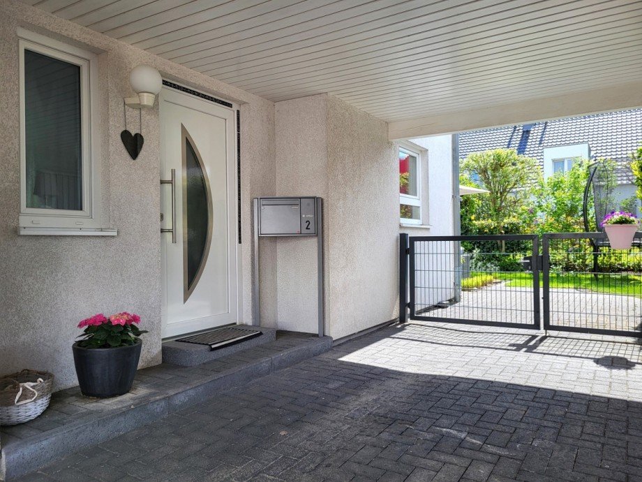 Hauseingang und Carport Einfamilienhaus Meerbusch/Str�mp