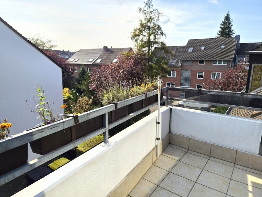 Balkon rechts Dachgeschosswohnung Meerbusch/B�derich