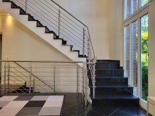 Entr�e Ansicht 3 SOLIDES EINFAMILIENHAUS MIT S�DAUSRICHTUNG UND DOPPEL-GARAGE IN ALT-MEERERBUSCH ZU VERKAUFEN...