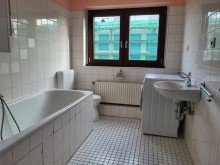 Bad Ansicht 1 BEREITS FREI: HELLE 2-ZIMMER-WOHNUNG MIT BALKON IN DERENDORF ZU VERKAUFEN...