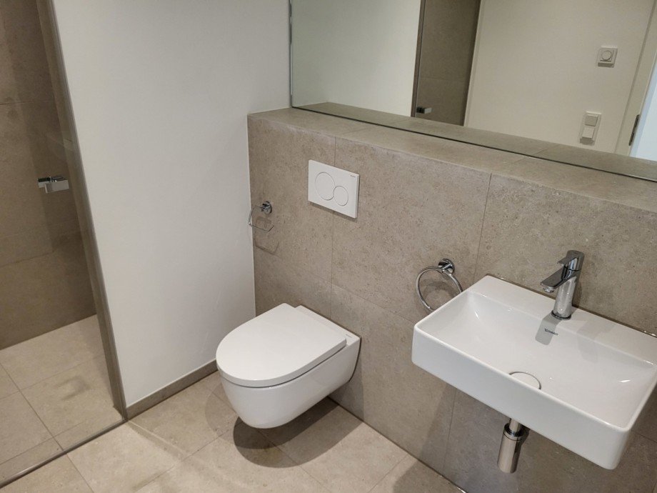G�ste-WC mit Dusche Erdgeschosswohnung Meerbusch/B�derich