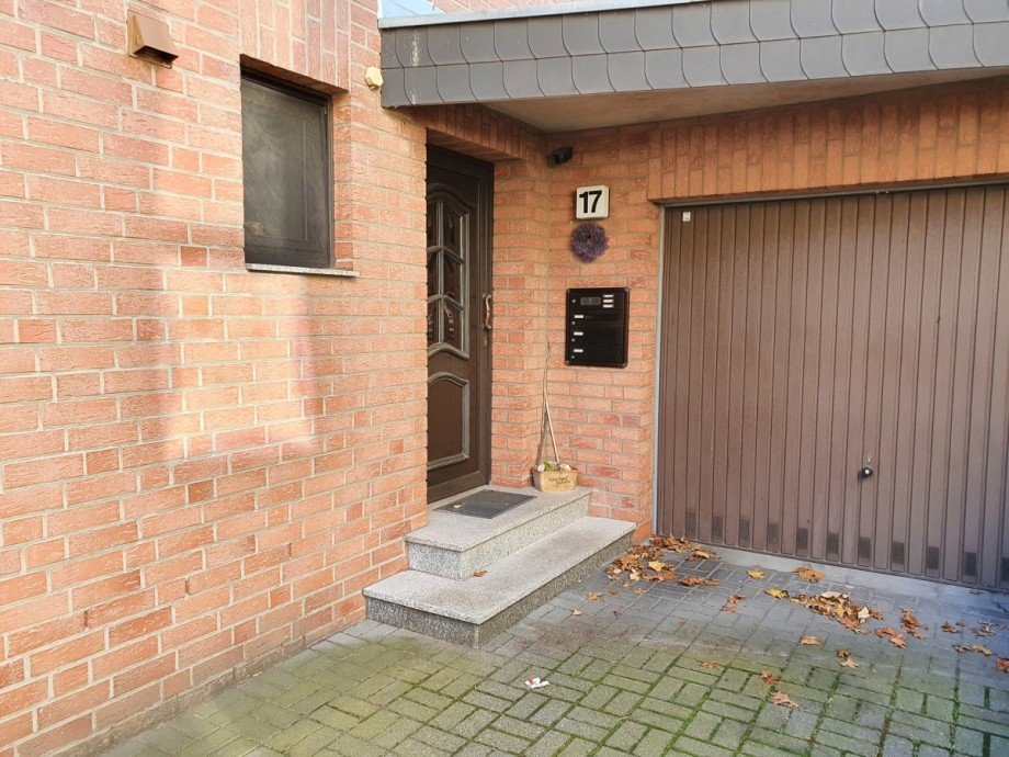 Hauseingang Dachgeschosswohnung Meerbusch / B�derich